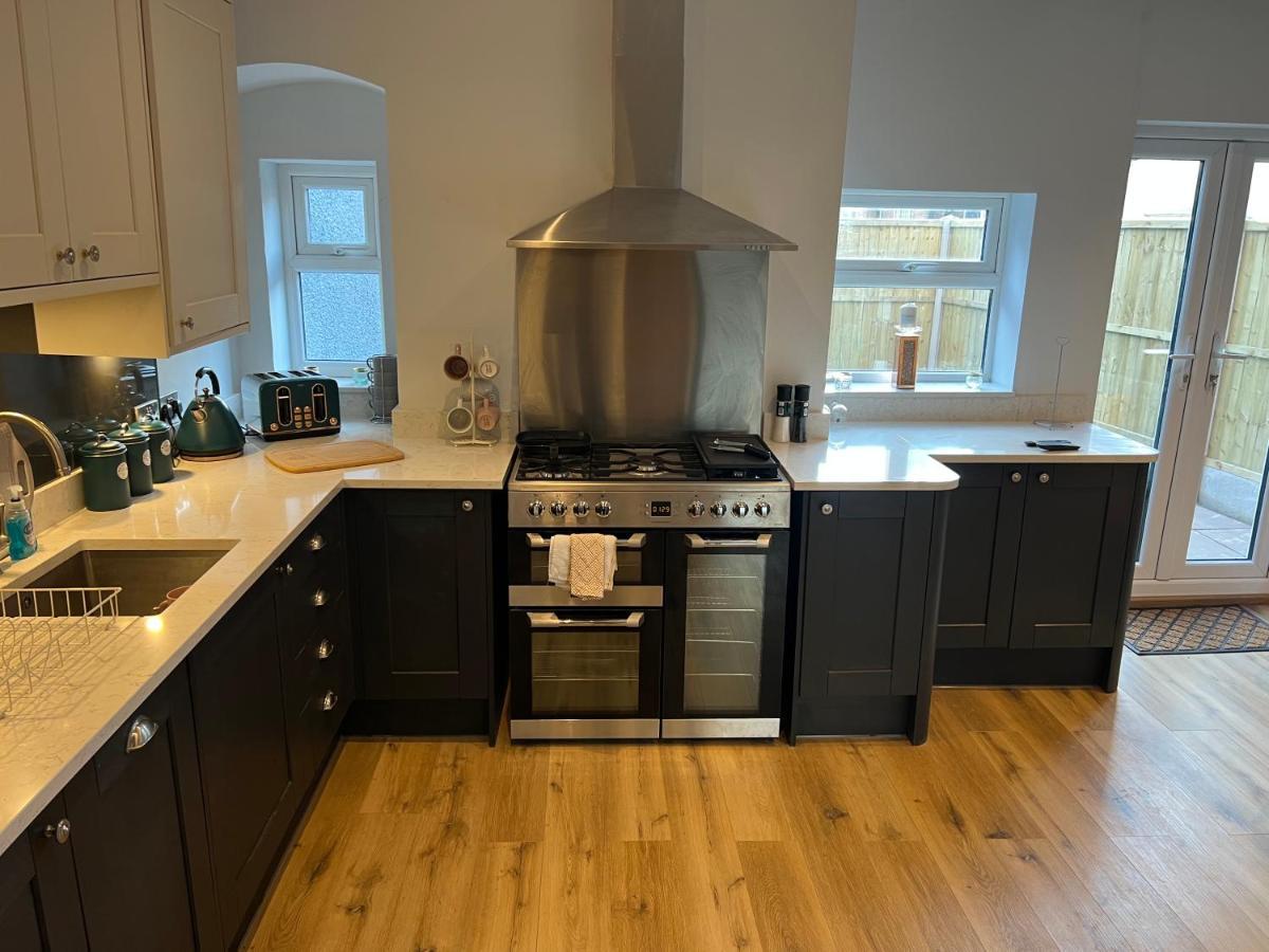 Luxury 2 Bed Apartment Great Location Stoke-on-Trent Eksteriør billede